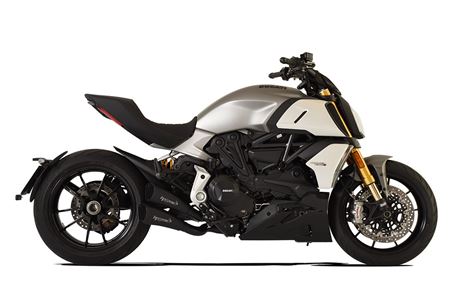 Picture of DUAL HYDROFORM SHORT R BLACK RACE SLIP ON FOR DUCATI DIAVEL 1260